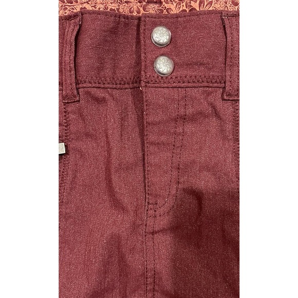 Womens Athleta Passage Skirt Sz 2 Port Wine Athleisure Active Vacation Travel - Picture 11 of 11